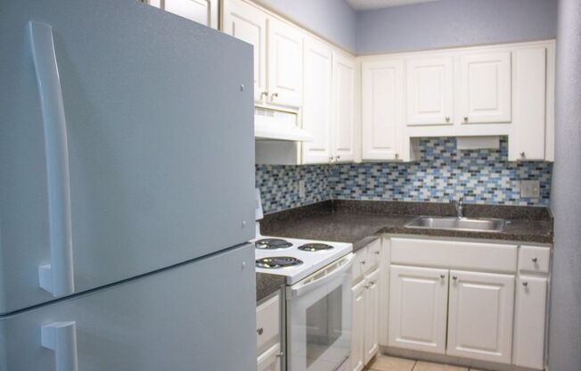 1 bed, 1 bath, 600 sqft, $899, Unit 8215-5
