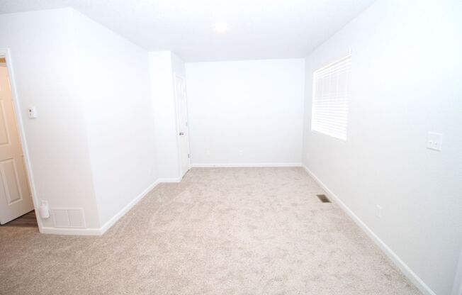 Brand new 3bdr 3bath duplex walking distance to Downtown Colorado Springs