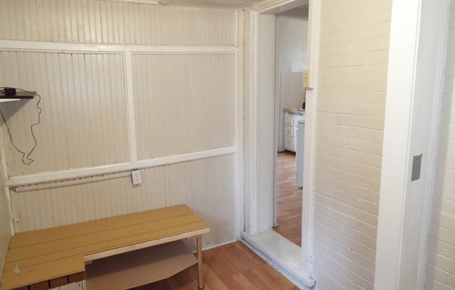 1 bed, 1 bath, $1,000, Unit 3