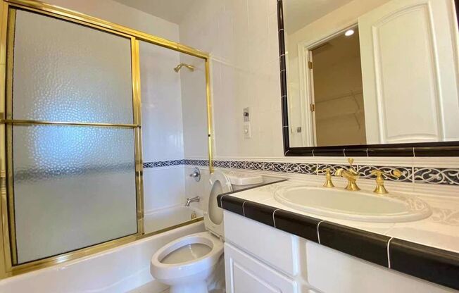 6 beds, 5.5 baths, $9,000