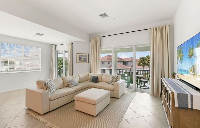 3 beds, 2 baths, $2,950, Unit #201