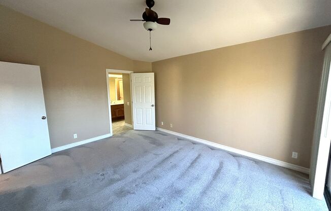 3 beds, 2.5 baths, $3,500, Unit # 4