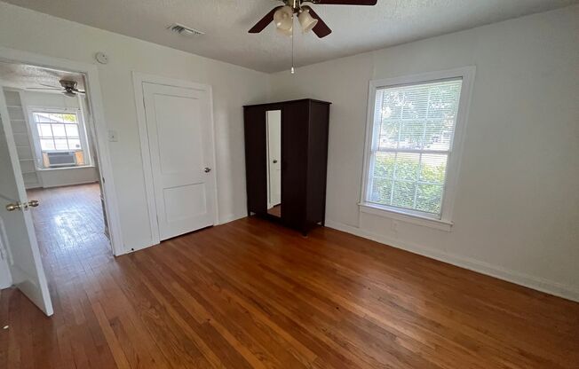 3 beds, 1 bath, $2,800