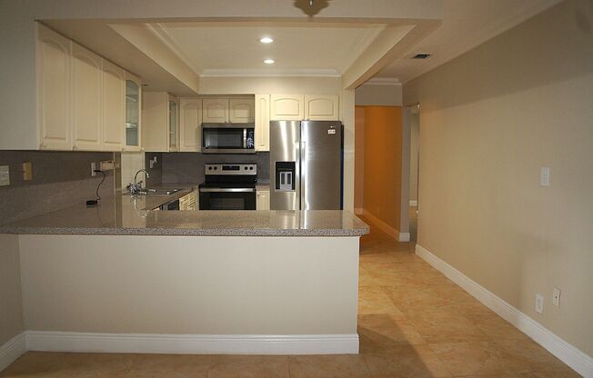 Great location close to parks and 595. less than 20 min away from Fort Lauderdale Airport