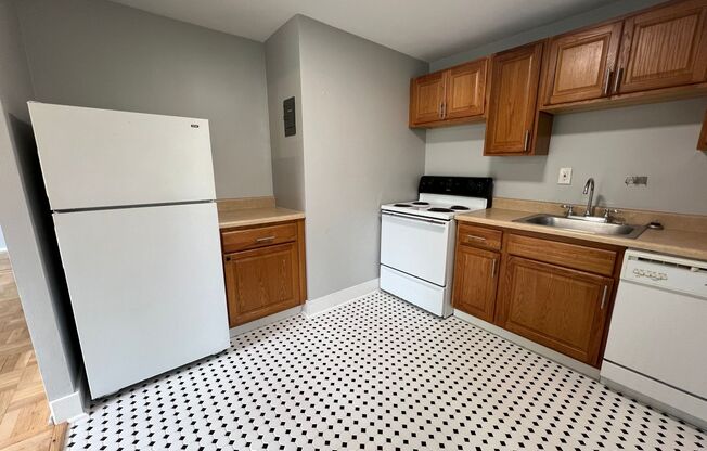 1 bed, 1 bath, 800 sqft, $1,399, Unit 600 South Highland Ave. #203