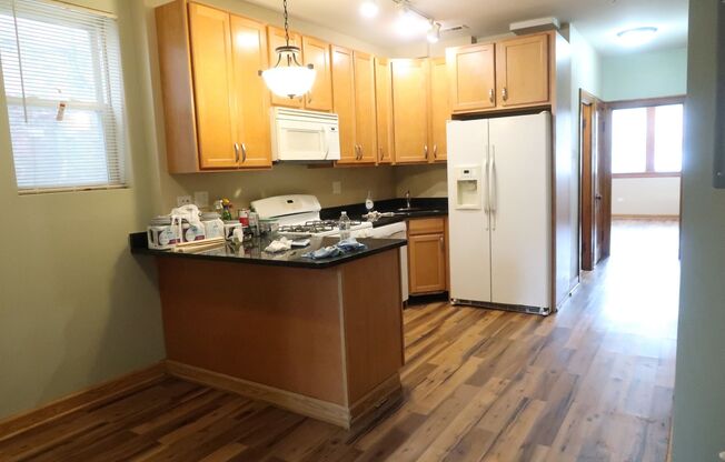 2 beds, 1 bath, $1,300, Unit Bsmt