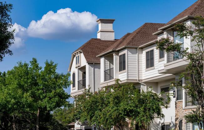 Classic architecture and mature trees add charm to everyday living at Alister Sunset Valley.