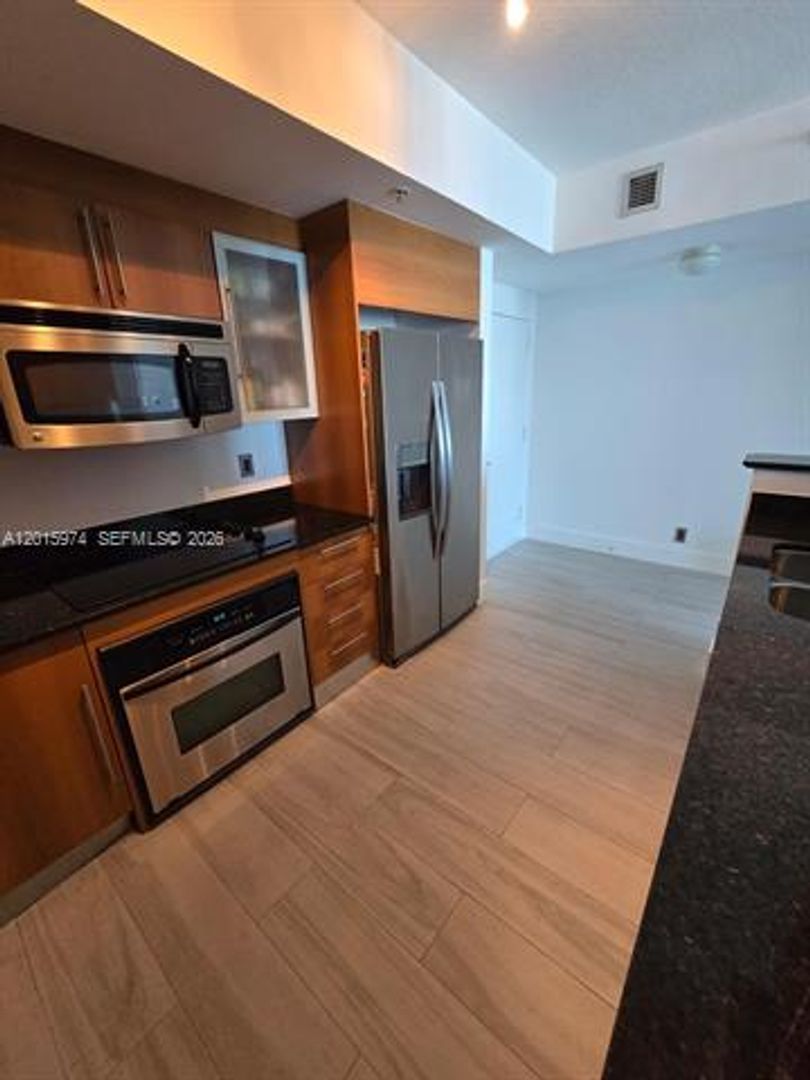 2 beds, 2 baths, 1,227 sqft, $4,400, Unit 325 S Biscayne Blvd # 3719