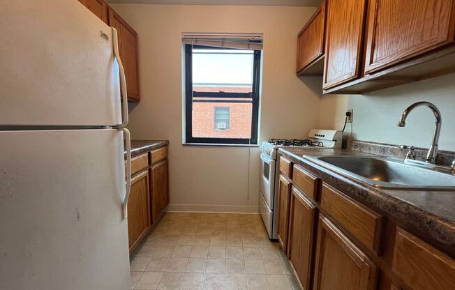 1 bed, 1 bath, 600 sqft, $1,199, Unit 5631 Rippey St. #C5