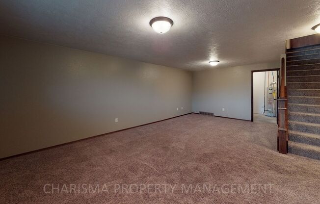 3 beds, 2.5 baths, 2,100 sqft, $1,875, Unit 6602 E 45th Street