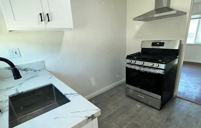 Studio, 1 bath, 350 sqft, $1,995, Unit 8