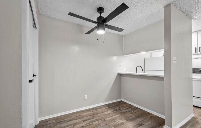 2 beds, 1 bath, 743 sqft, $1,500, Unit 17