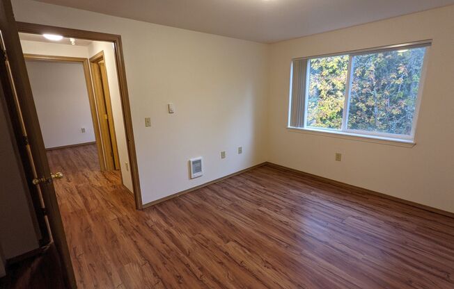 2 beds, 1 bath, 750 sqft, $1,395, Unit 33