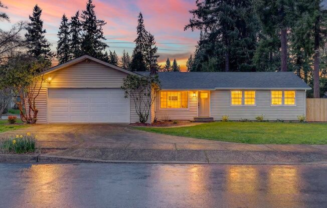 Georgeous Ranch Style Home in the Heart of Vancouver Near Royal Oaks Golf Course!