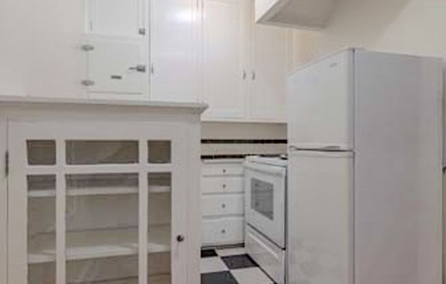 1 bed, 1 bath, 720 sqft, $1,575, Unit 114