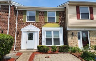 Nice 2-Story Townhome, Centrally located in Virginia Beach!