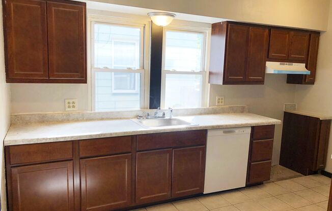 3 Bed 1 Bath Single Family Home In South Broadway!