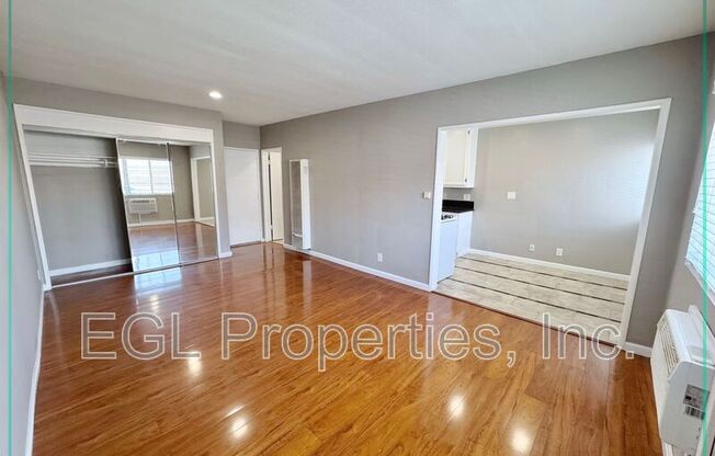 1555 N BRONSON