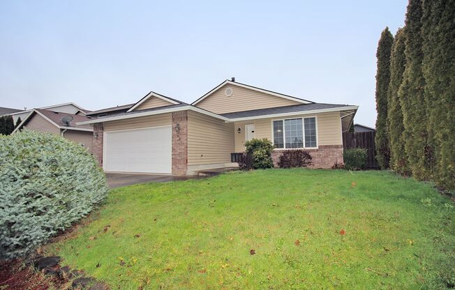 Spacious Southeast Hillsboro 3 Bedroom/2 Bath Home with Fenced Yard