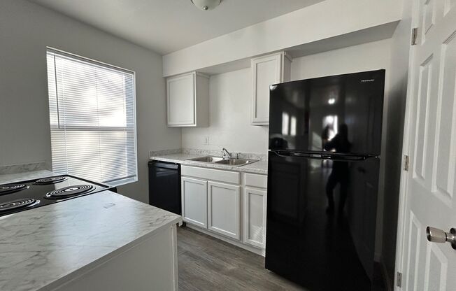 Beautiful remodeled 1 & 2 Bedrooms Available NOW!