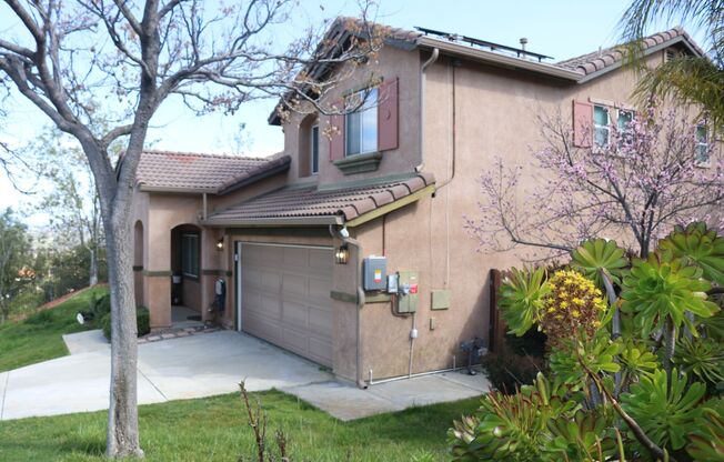 Tranquil Retreat: Spacious 4BR/3BA Home in Lake Elsinore with Modern Amenities