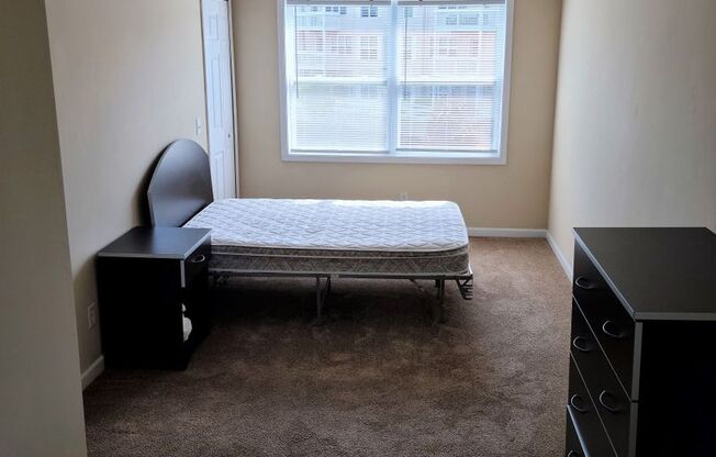 4 beds, 2 baths, 1,200 sqft, $3,280, Unit 2215 #53