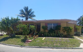 1702 NW 3 ST