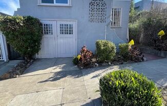 Great House in Oakland! 2 Beds, 1 Bath