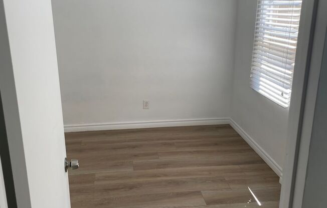 3 beds, 1 bath, $2,795, Unit 4310.5