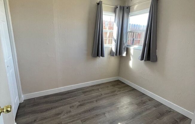 2982 - 2982 1/2 Franklin Ave.