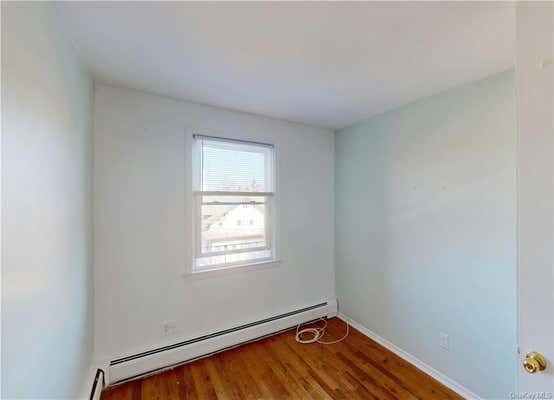 3 beds, 2 baths, 900 sqft, $3,000