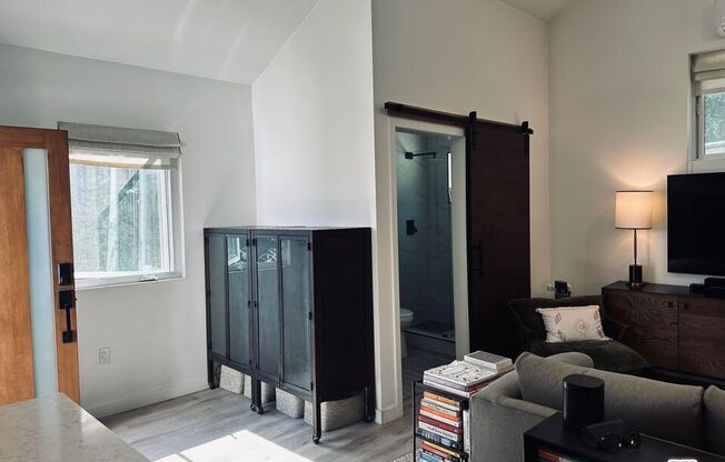 Studio, 1 bath, 450 sqft, $2,750