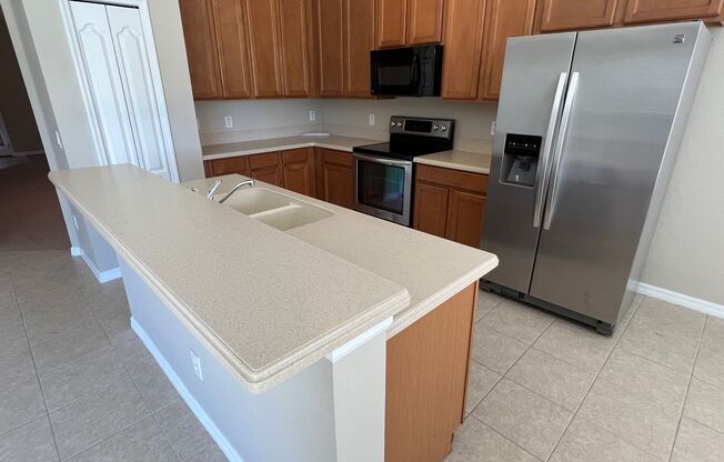 Beautiful 4 Bedroom 3 Bathroom Lake View Home in Gated Community of Timber Isle