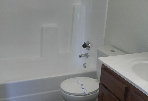 1 bed, 1 bath, 704 sqft, $1,400, Unit 244