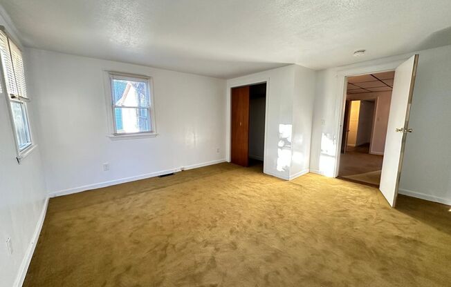 5 beds, 2 baths, $2,550, Unit 47 Lansing Pl 1st Fl