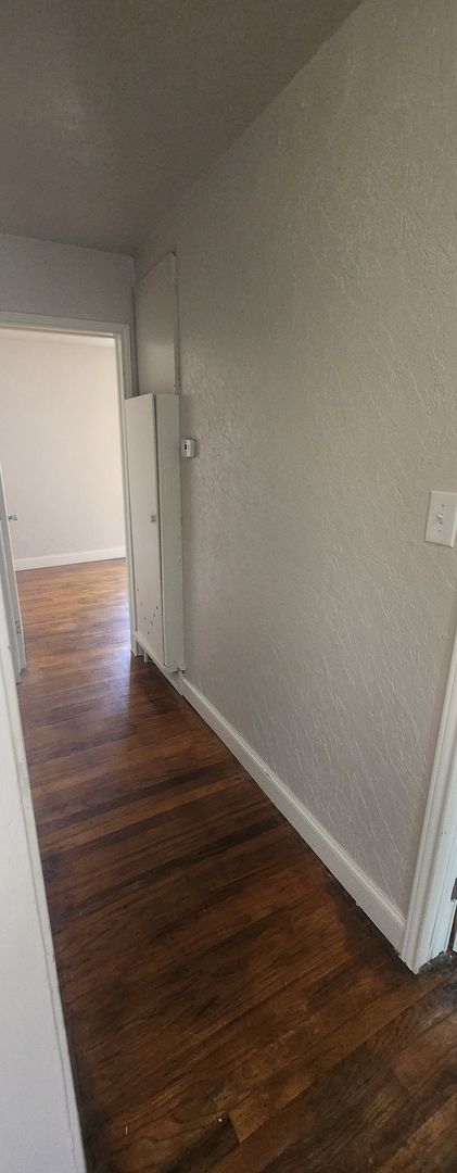 3 beds, 1 bath, $875