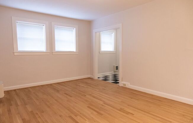 Studio, 1 bath, 425 sqft, $1,200, Unit 102
