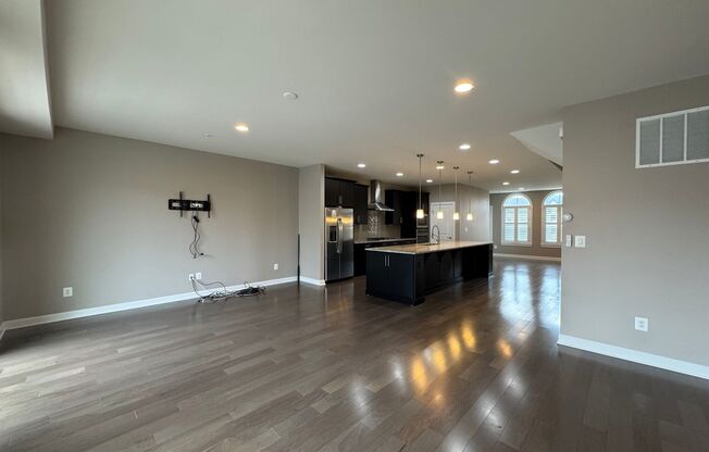 Stunning 4 Level 4 Bed 3/2 Bath Home With Balcony And Deck In Westmoore At Moorefield