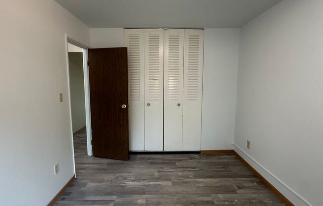 2 beds, 1 bath, 642 sqft, $850, Unit 24