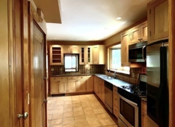 24 SUNSET HL RD