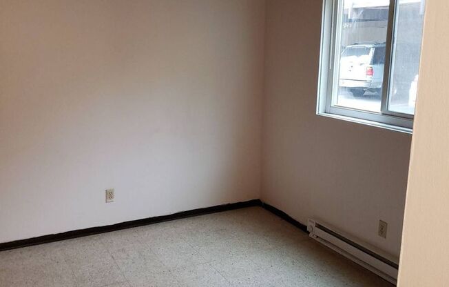 1 bed, 1 bath, 420 sqft, $585, Unit 82511