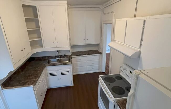 1 bed, 1 bath, $695, Unit 12