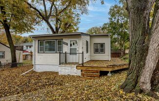 Charming 2-Bedroom With Wrap-Around Deck & Convenient Location!!