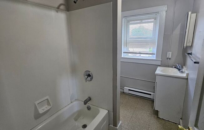 1 bed, 1 bath, $1,050