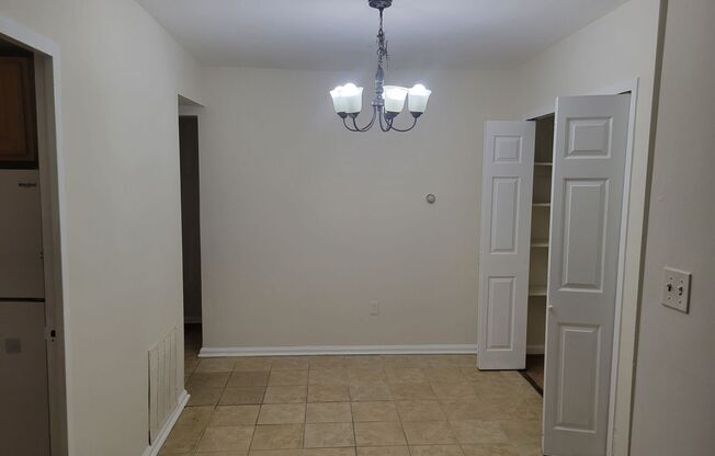 Cozy 2 BR/1 BA Apartment in Laurel!