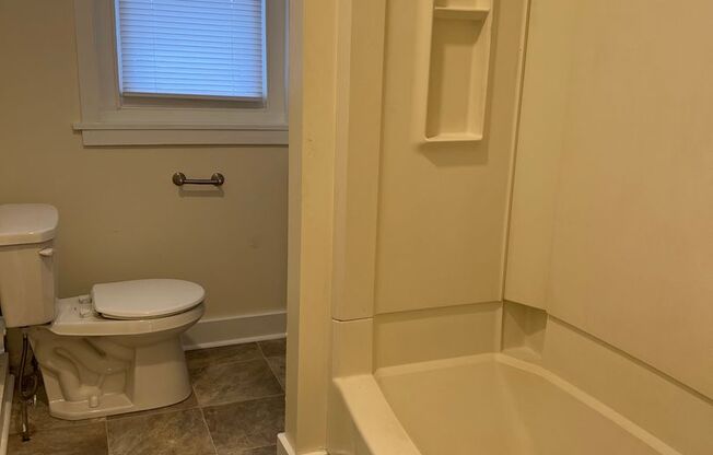 2 beds, 1 bath, $1,595, Unit 2nd Floor