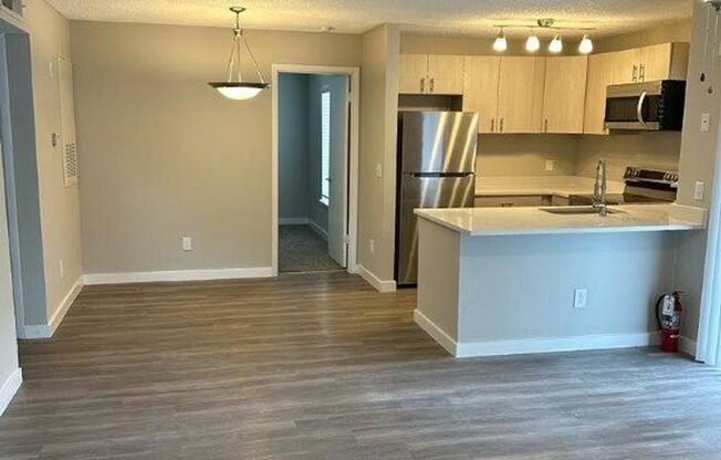 2 beds, 2 baths, 1,039 sqft, $1,675, Unit 04