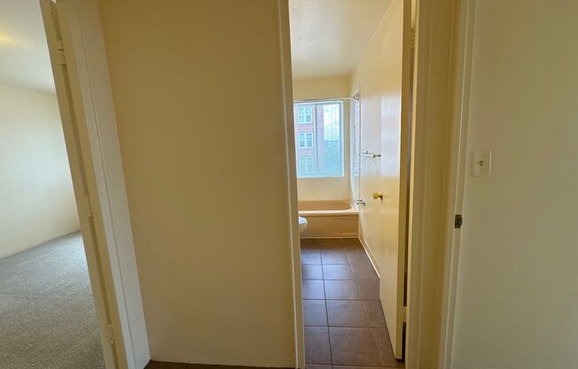 2 beds, 1 bath, 835 sqft, $1,295, Unit 712