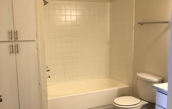 2 beds, 1 bath, 845 sqft, $1,125, Unit 511