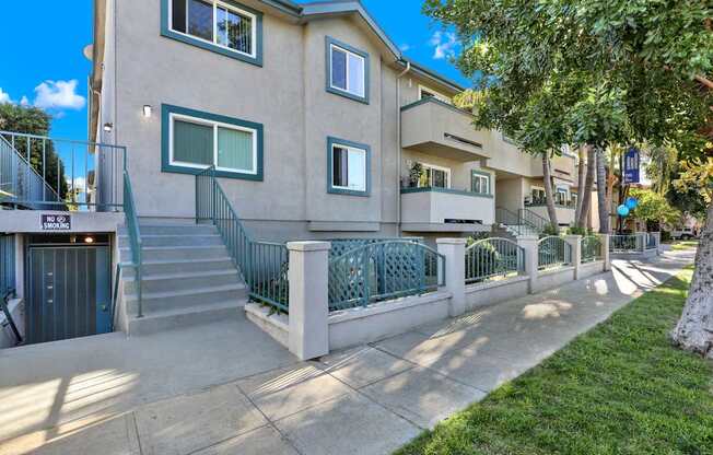 Elmwood Gardens Apartments in Burbank, CA